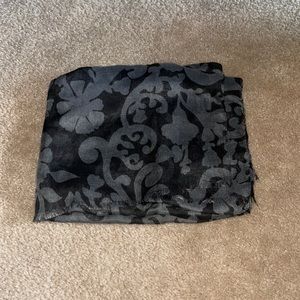 Women’s Scarf, Colors: Black & Gray